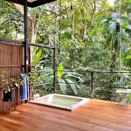 Industrial Studio With Private Jacuzzi อูวีตา ภายนอก รูปภาพ